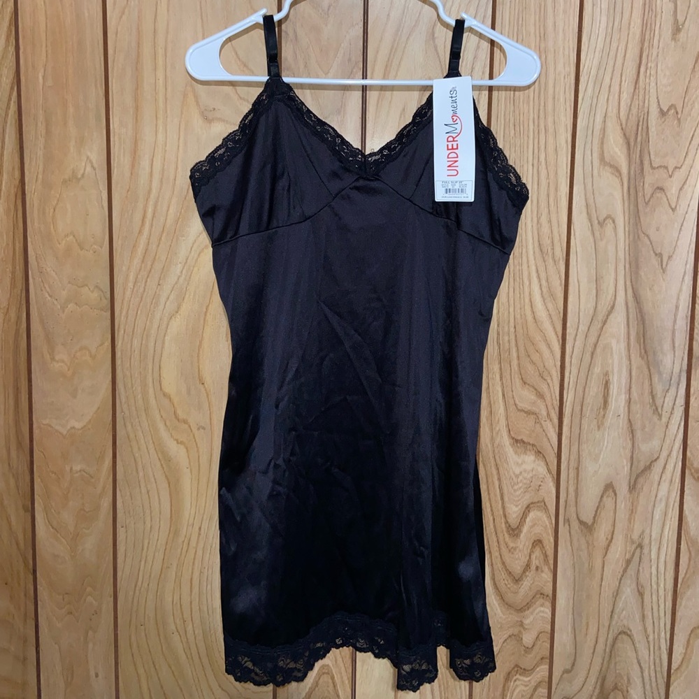 nwt under moments slip size 42